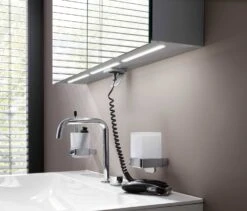 Emco Pure 2 Design LED-Lichtspiegelschrank 80 Cm, Mit Lichtsegel, 2 Türen -Badezimmerbedarf Geschäft emco spiegelschraenke pure2 design led lichtspiegelschrank 9223569