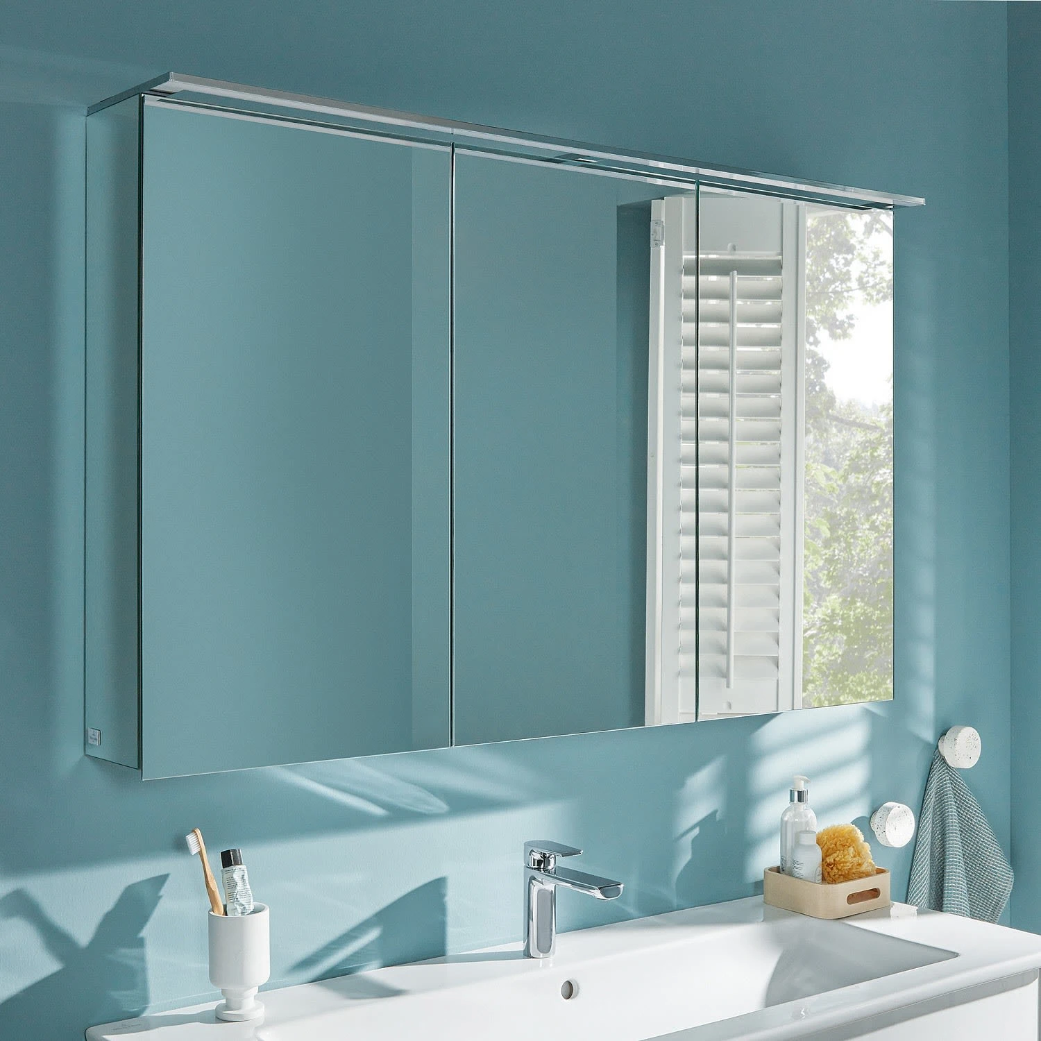 Villeroy & Boch Finero Vorbau-Spiegelschrank Mit Beleuchtung 130,7 X 75,8 Cm 2 Villeroy & Boch Finero Vorbau-Spiegelschrank Mit Beleuchtung 130,7 X 75,8 Cm – Bild 2